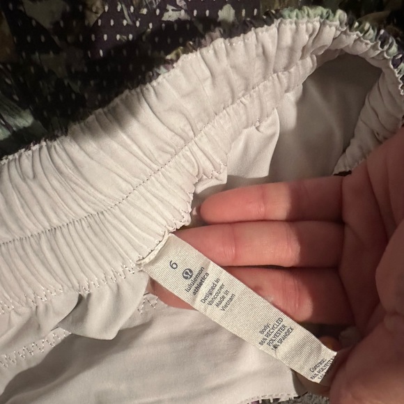 Lululemon Spring Breakaway Cuffed Short - Picture 4 of 5